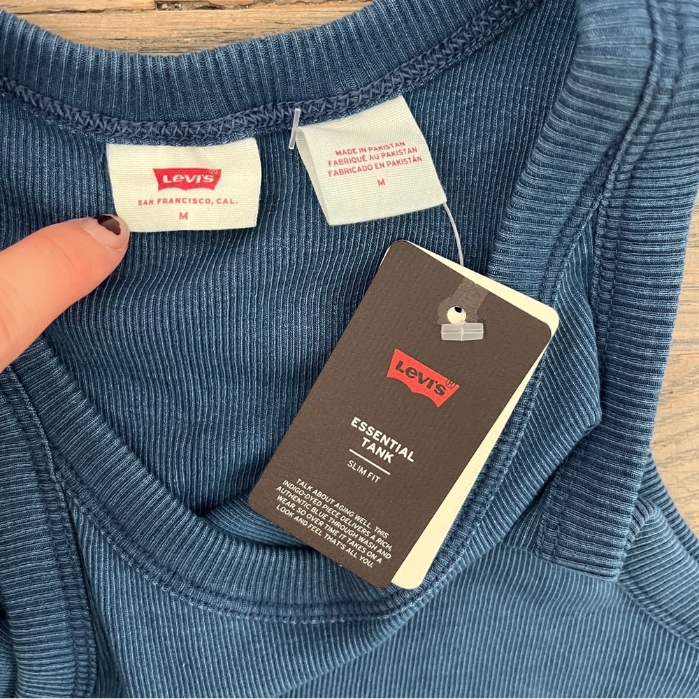 Levi’s racer back tank top - Picture 5 of 7